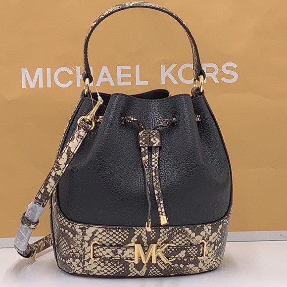 MICHAEL KORS 
Reed Md Pebbled Leather Belted Bucket Messenger Satchel Crossbody - Picture 4 of 16